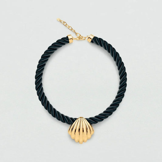 Collar corto N.13 Concha (Negro/Dorado)