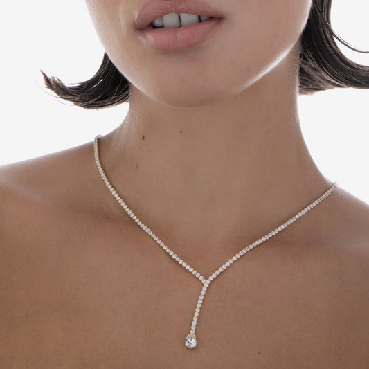 Collar corto cascada piedras blanco baño en oro