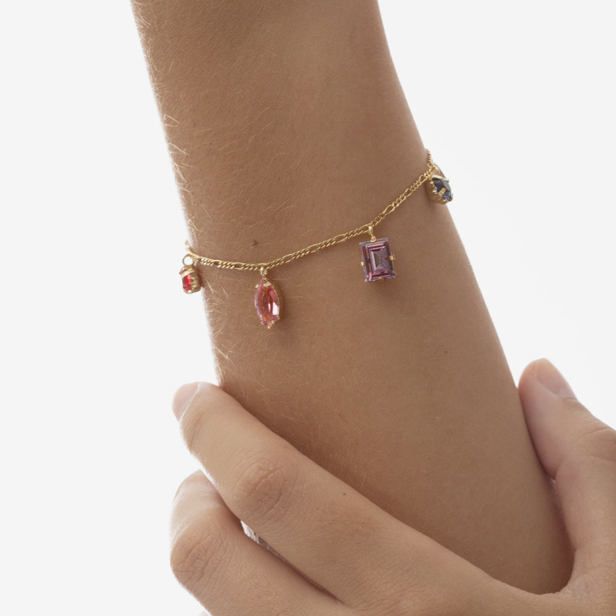V.C. Pulsera cristales colgantes multicolor dorado