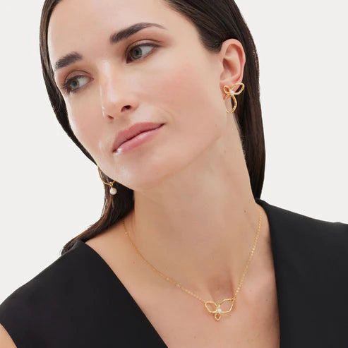 Collar corto hoja Ohayo con perla en Dorado