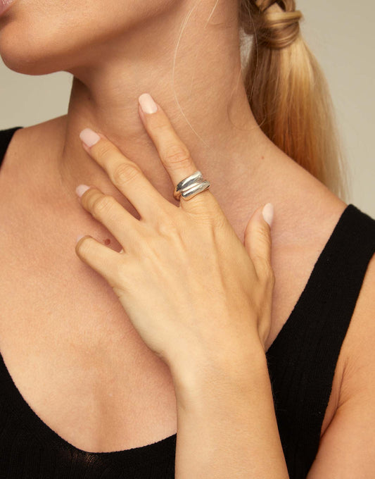 Unode50 Anillo con forma tubular cerrado al centro