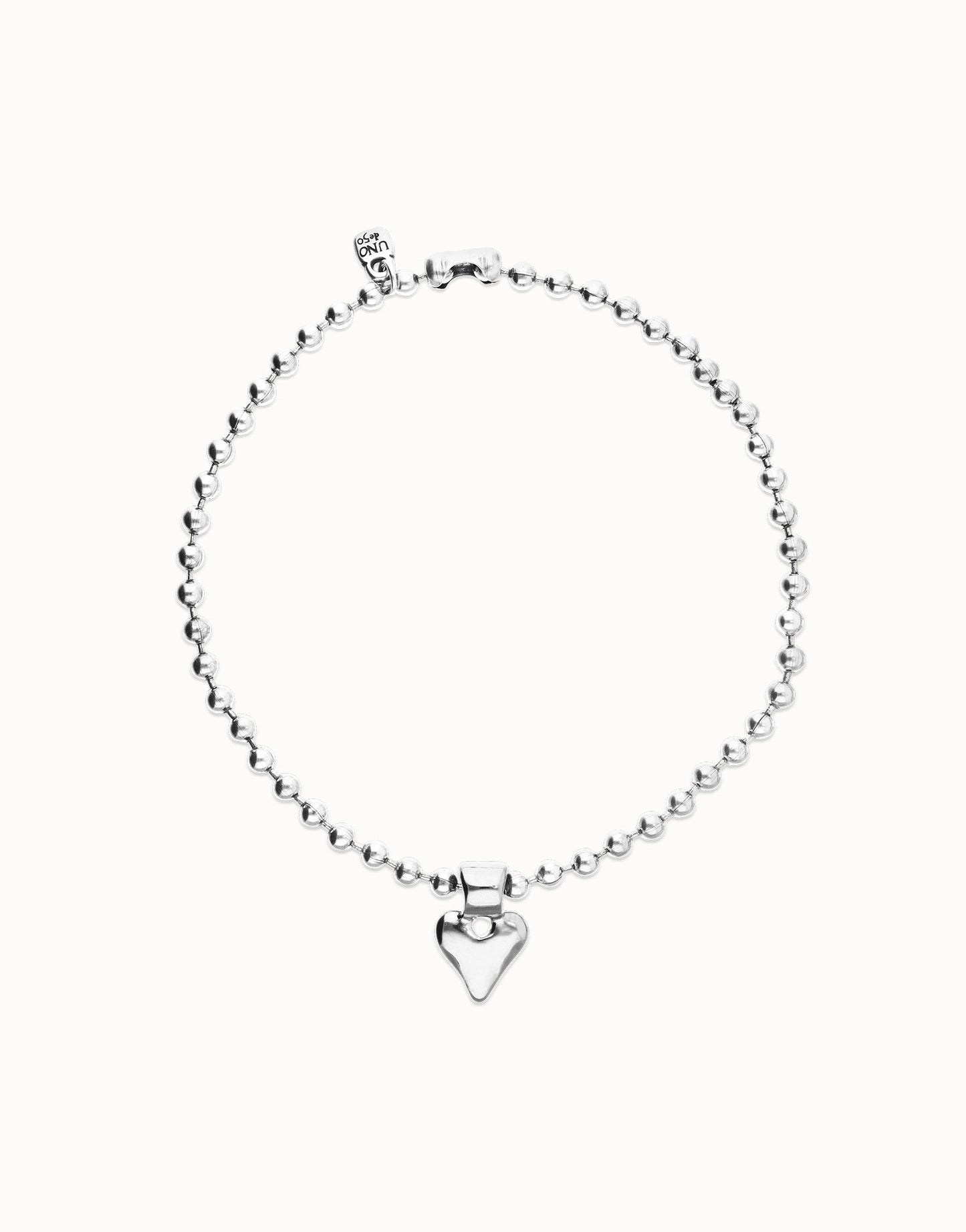 Collar con bolas bañado en plata de ley y detalle de corazón