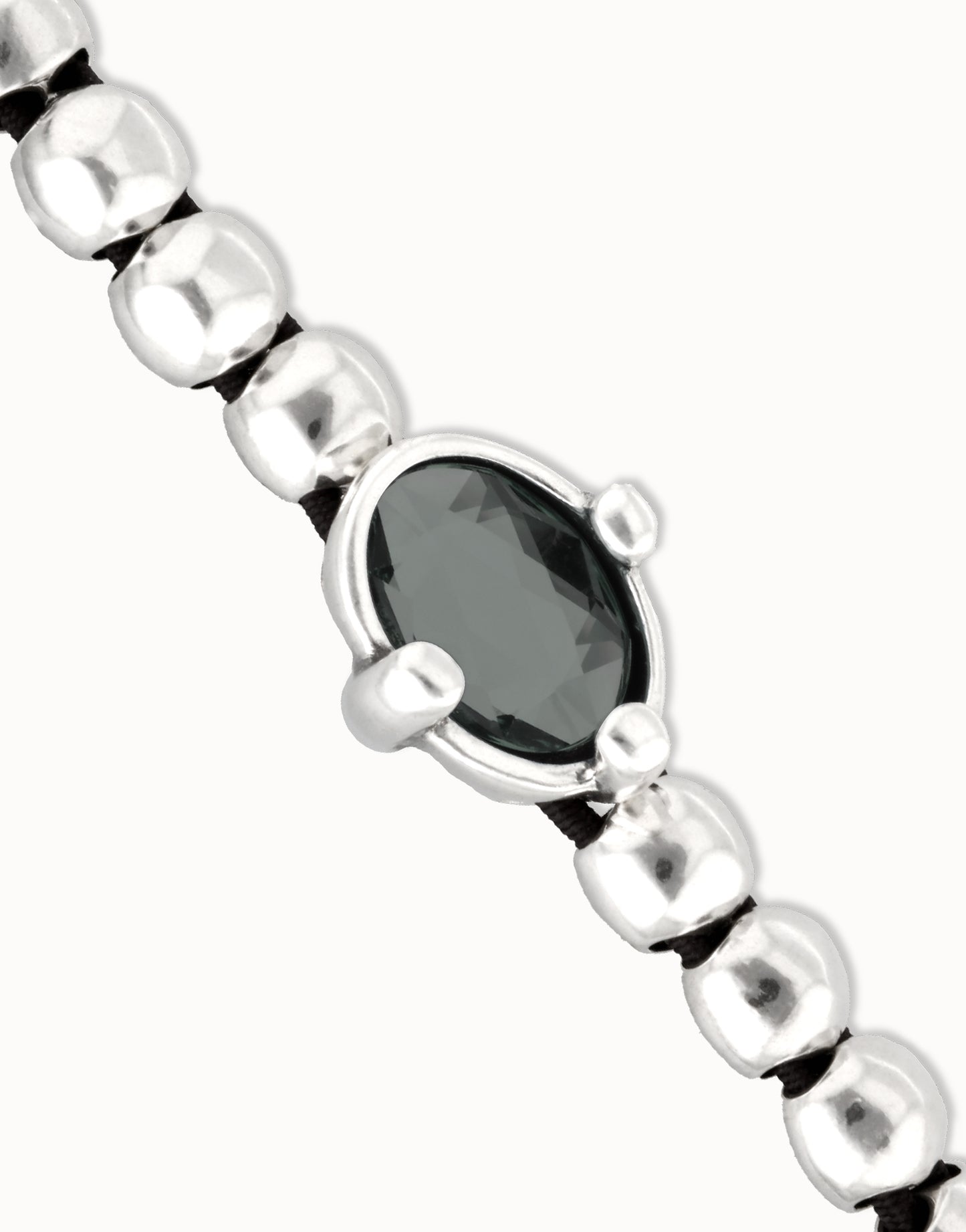 Unode50 Pulsera de bolas bañada en plata con cristal oval negro
