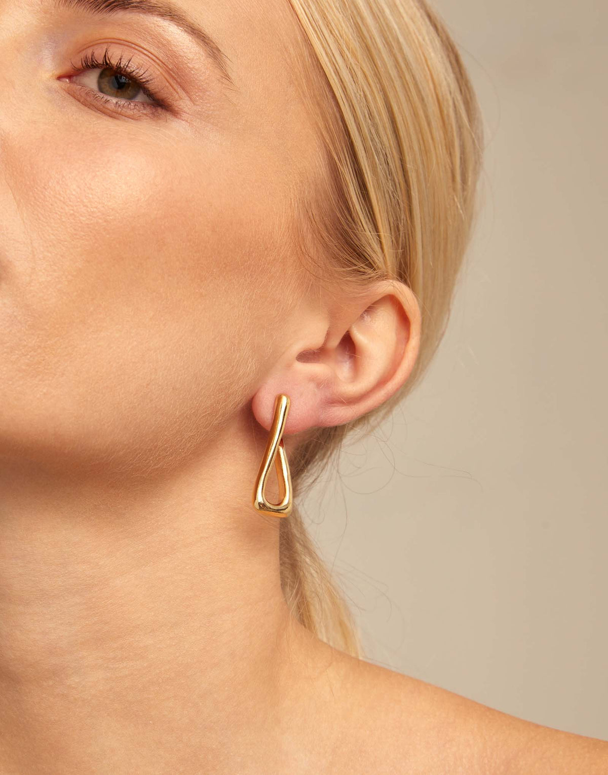 Pendientes bañados en oro de 18k con forma de eslabón