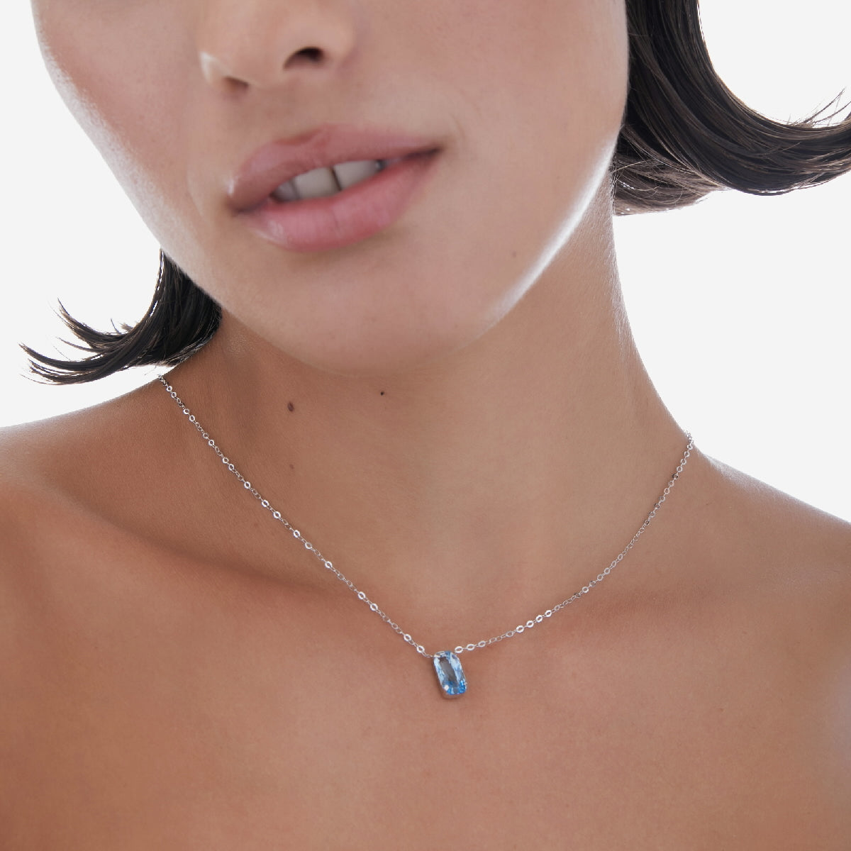 V.C. Collar rectángulo color azul plata