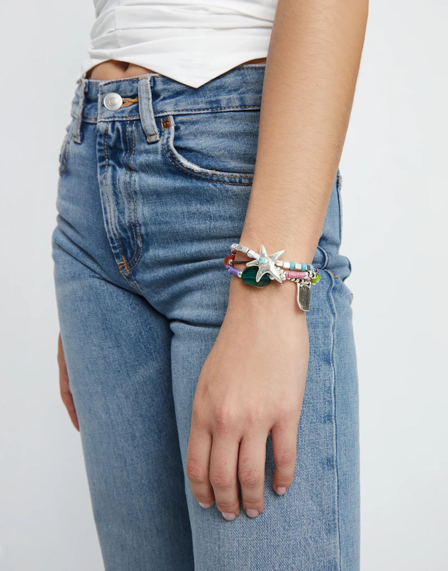 Unode50 Pulsera bañada en plata y piedras de resina