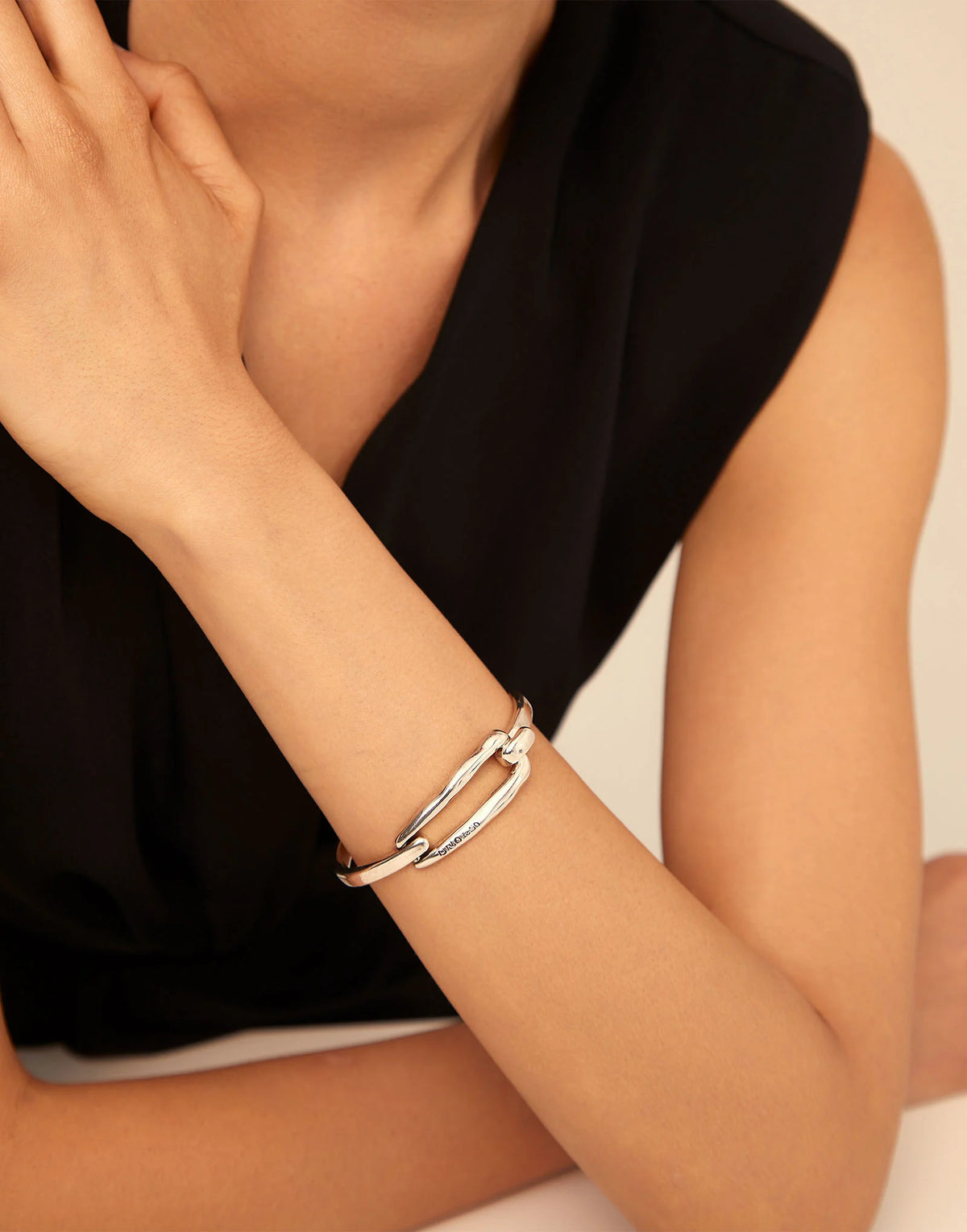 Unode50 Pulsera bañada en plata de ley