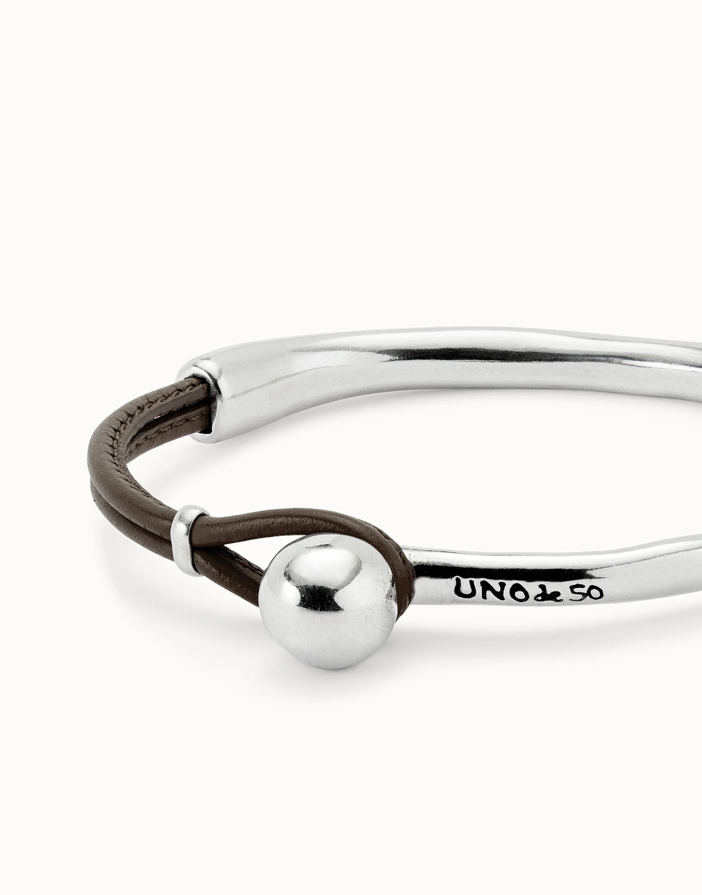 Unode50 Pulsera semirígida con cuero de color marrón