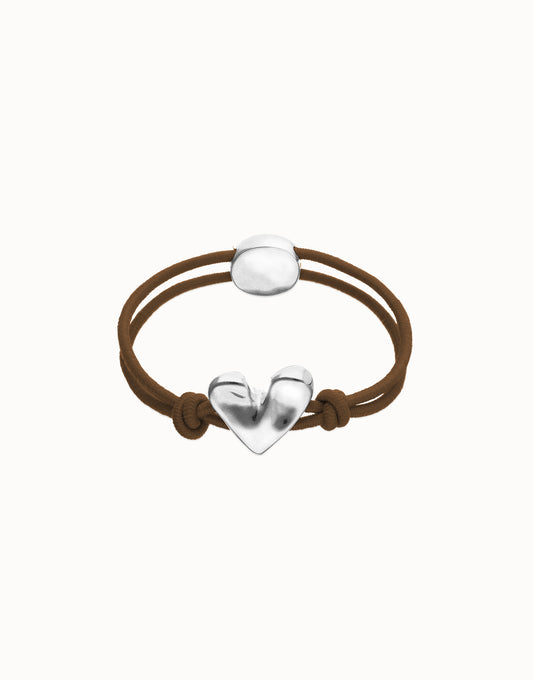 Pulsera de hilo elástico marrón con corazón bañado en plata de ley