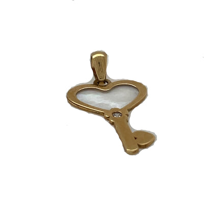 Colgante oro llave con corazón de nácar