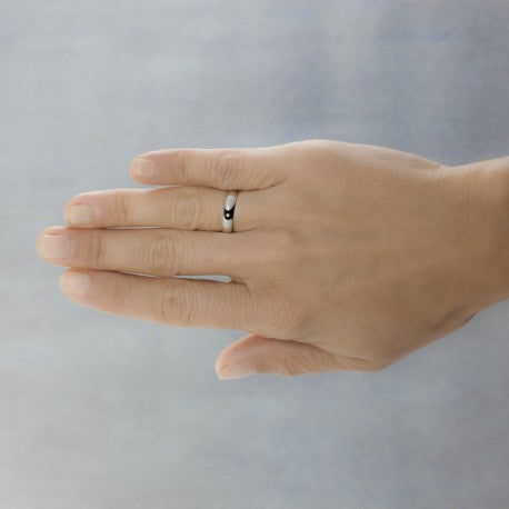 Alianza de oro blanco con diamante clásica 4 mm
