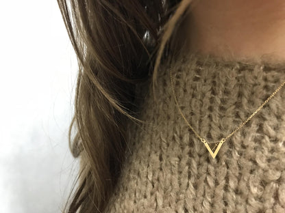 Colgante de oro con triángulo
